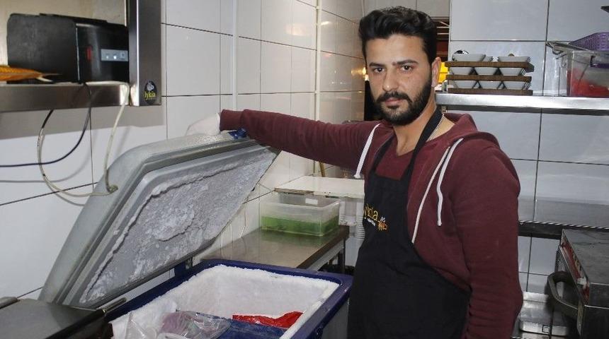 Restoran Görevlisinin Hayatını Kurtaran Refleksi