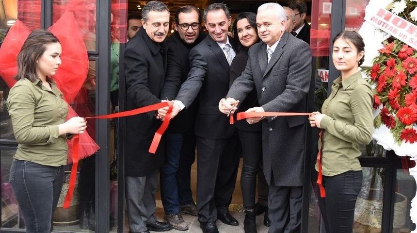 Başkan Ata&ccedil; 4 İşyerinin A&ccedil;ılış T&ouml;renine Katıldı