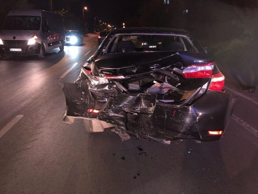 Sakarya&rsquo;da İki Otomobil &Ccedil;arpıştı: 1 Yaralı