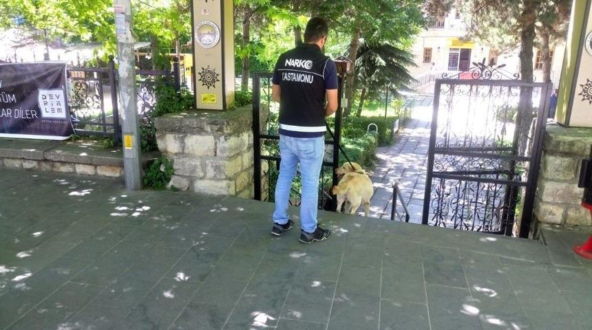 Narkotik Ekipleri Uyuşturucuyla M&uuml;cadelesini S&uuml;rd&uuml;r&uuml;yor