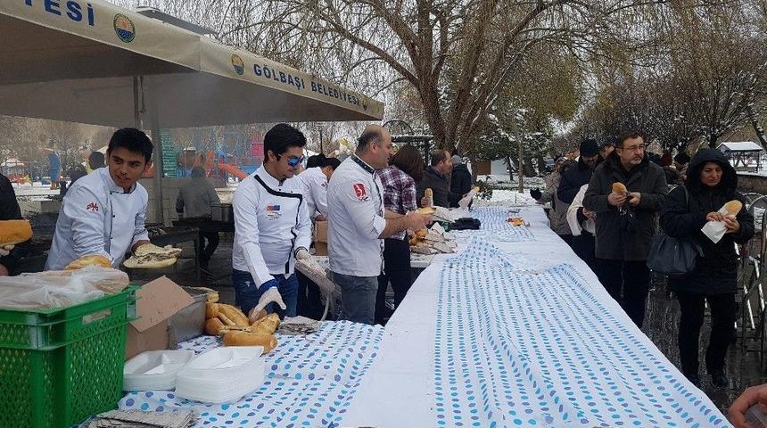 Başkentliler Karda Hamsi Festivali Yaptı
