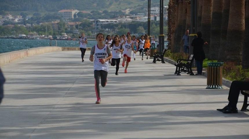 Aliağa&rsquo;da 23 Nisan Koşusu&rsquo;nda Kıyasıya M&uuml;cadele