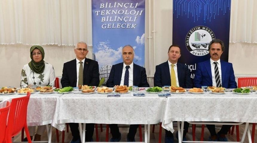 &lsquo;bilin&ccedil;li Teknoloji Kullanımı&rsquo; Projesi Değerlendirme Toplantısı Yapıldı