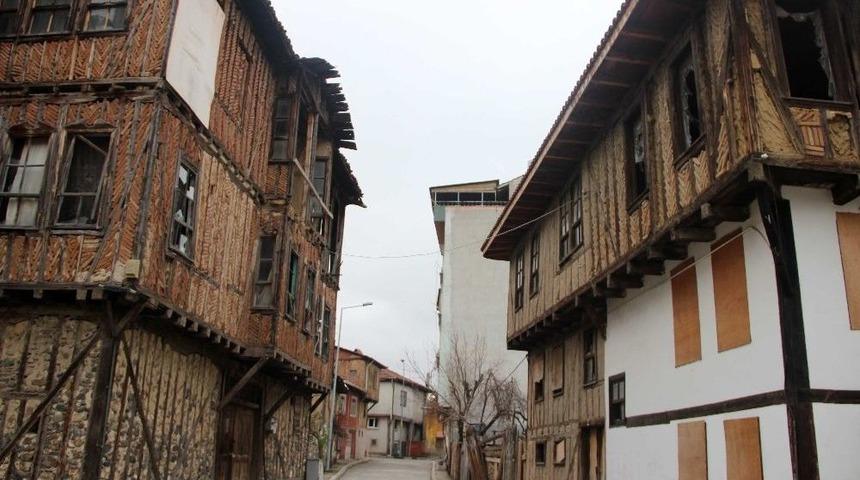 Taşk&ouml;pr&uuml;&rsquo;de 74 Binanın Cephesi İyileştirilecek