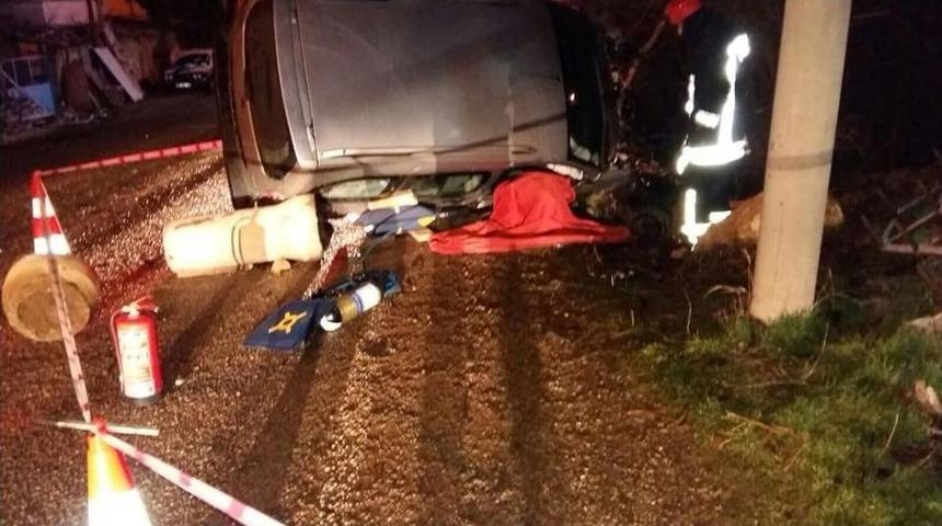 Hafif Ticari Ara&ccedil; Devrildi: 1 &Ouml;l&uuml;, 1 Yaralı