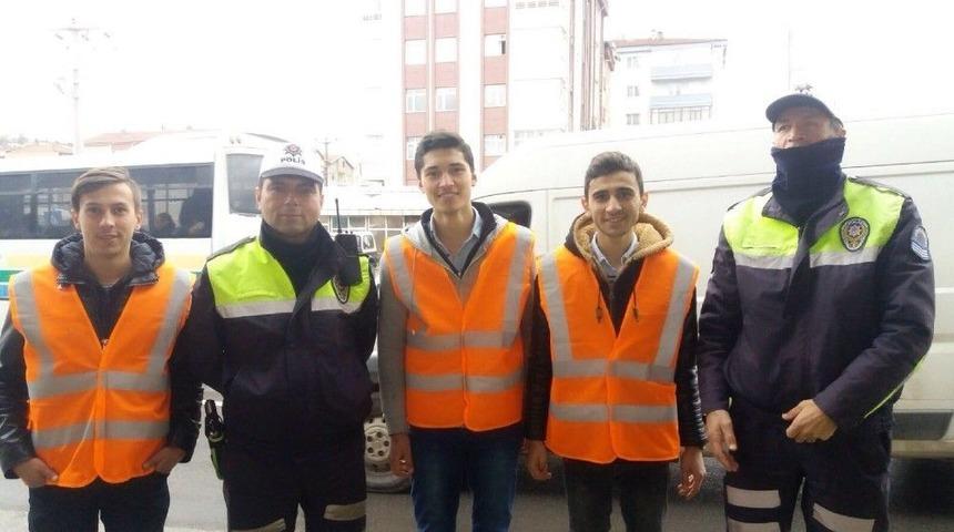 &Uuml;niversite &Ouml;ğrencilerinden Farkındalık &Ouml;rneği