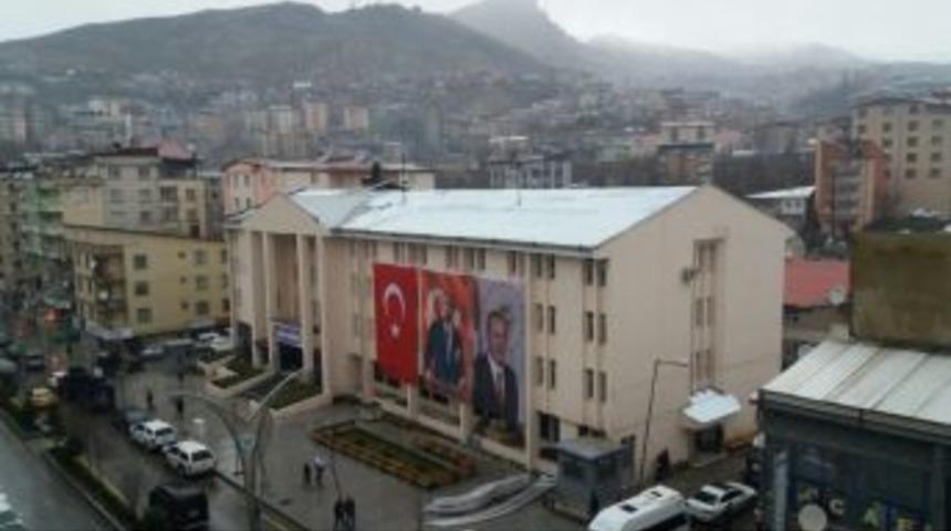 Hakkari&rsquo;de Yağmur Etkisini S&uuml;rd&uuml;r&uuml;yor