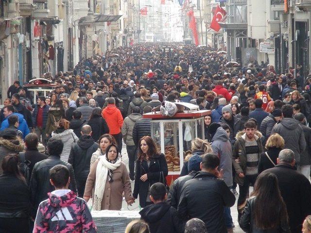 (özel Haber) İstiklal Caddesi’nde “insan Seli” Yaşandı