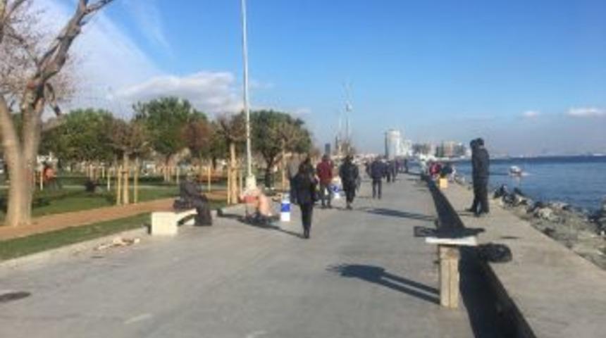 G&uuml;neşli Havayı Fırsat Bilen İstanbullular Sahil Ve Parklara Akın Etti