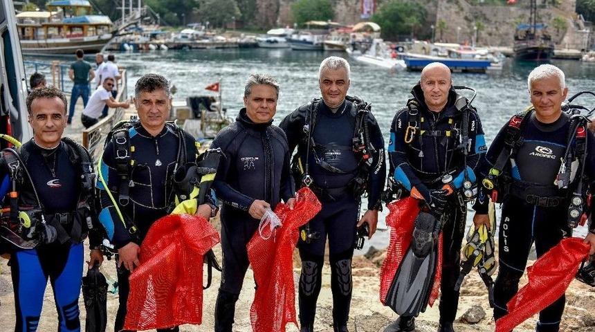 Başkan Uysal, Deniz Dibi Temizliği &Ouml;ncesi Deneme Dalışı Yaptı