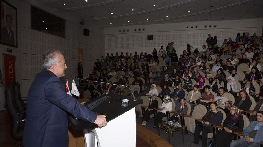 Rektör Çomaklı Tecrübelerini Gençlerle Paylaştı
