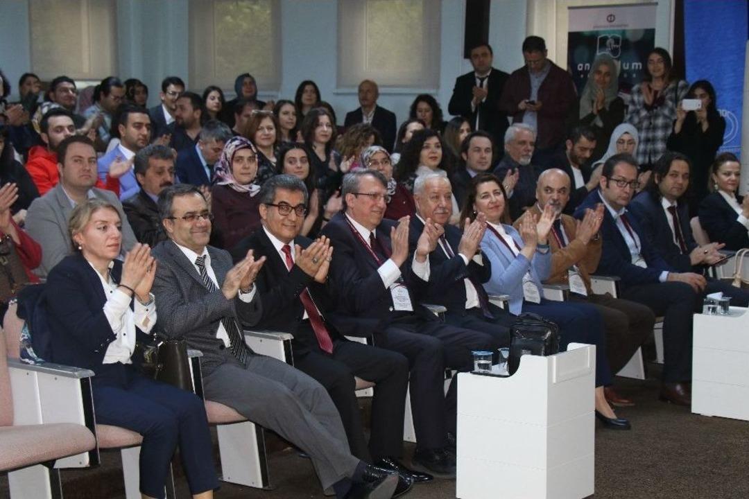 Anadolu &Uuml;niversitesi A&ccedil;ık&ouml;ğretim Fak&uuml;ltesi&rsquo;nde Başarılı &Ouml;ğrenciler Belgelendirildi