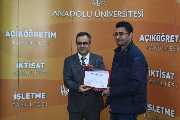 Anadolu Üniversitesi Açıköğretim Fakültesi’nde Başarılı Öğrenciler Belgelendirildi G4