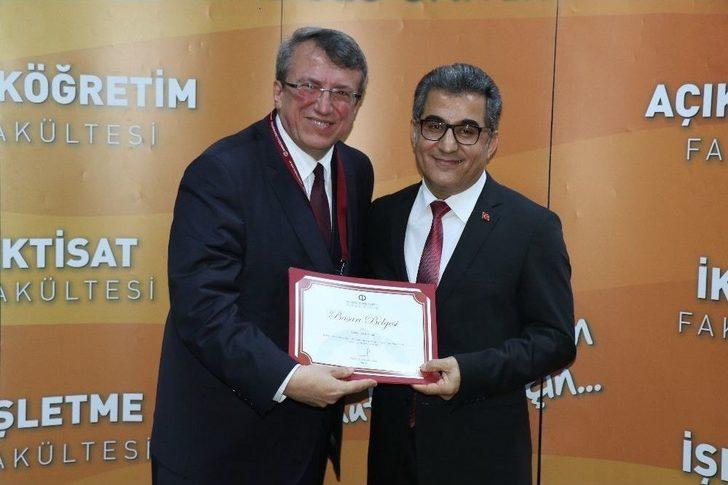 Anadolu Üniversitesi Açıköğretim Fakültesi’nde Başarılı Öğrenciler Belgelendirildi G5