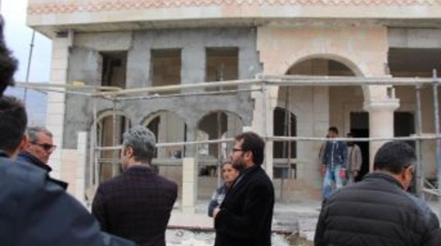 Başkan Yazıcı, Taziye Evi İnşaatını Gezdi