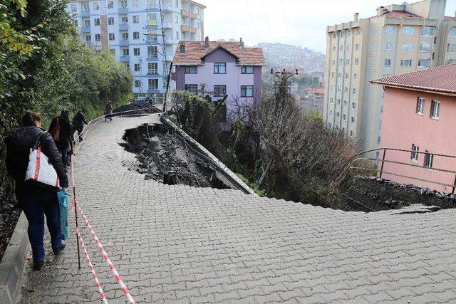 Mahalle Yolu Okul Binasının Üzerine Çöktü, Faciadan Dönüldü