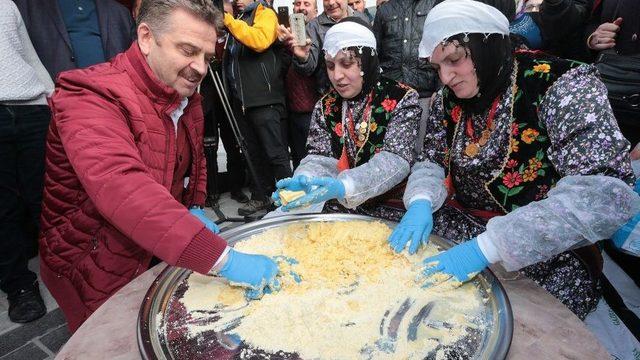 Gaziosmanpaşa Karalahana Ve Mısır Ekmeği Festivali’ne Yoğun İlgi