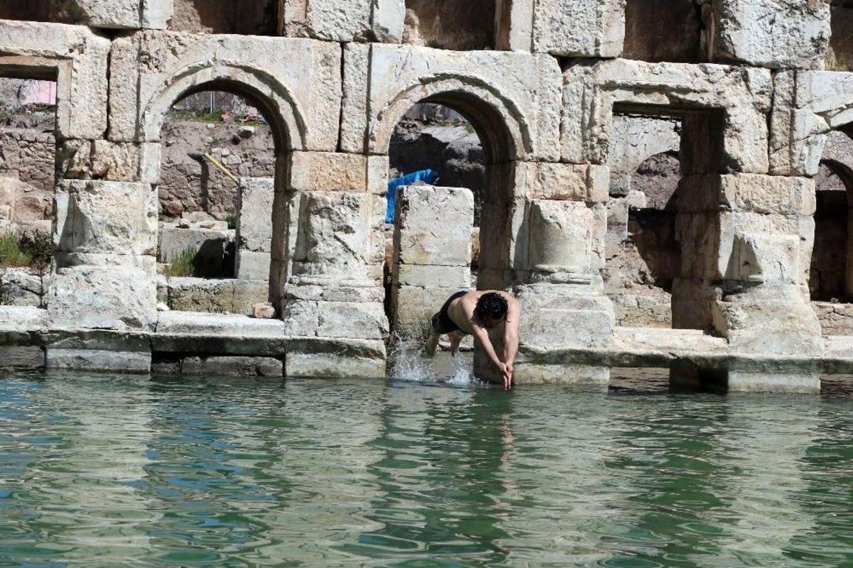 Yozgat Valisi&rsquo;nin Antik Termal Havuz Keyfi