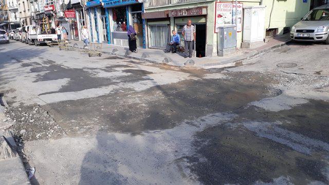 (Yeniden) - Aksaray'da çöken yol trafiğe açıldı