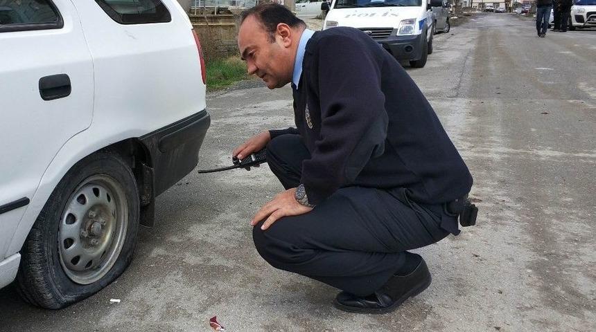 Park Halindeki Ara&ccedil;ların Lastiklerini Kestiler