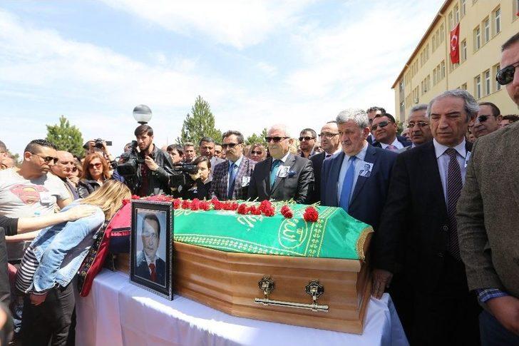 Kalp Krizi Geçirerek Ölen Öğretim Görevlisine Hüzünlü Veda G1