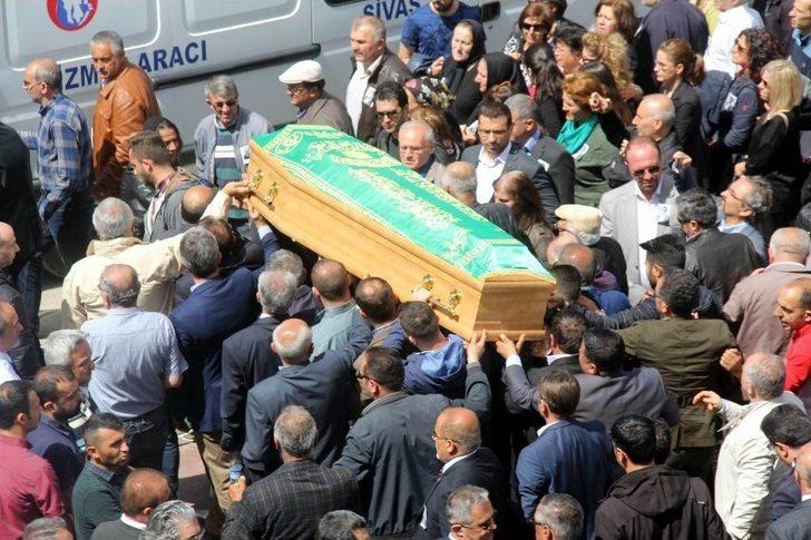 Kalp Krizi Geçirerek Ölen Öğretim Görevlisine Hüzünlü Veda G3