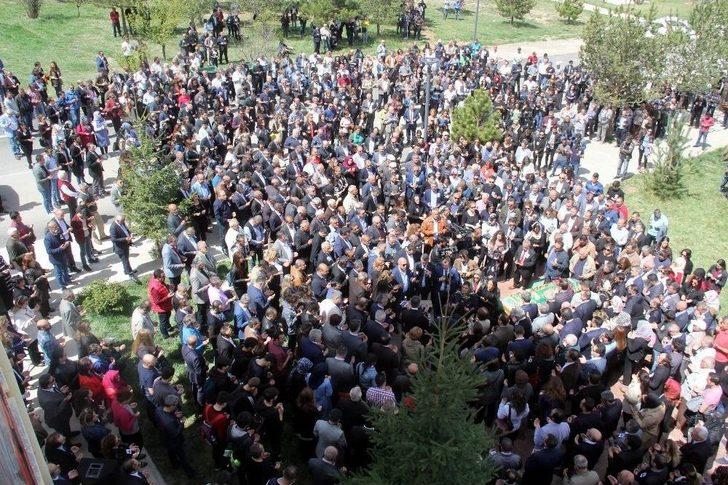 Kalp Krizi Geçirerek Ölen Öğretim Görevlisine Hüzünlü Veda G5