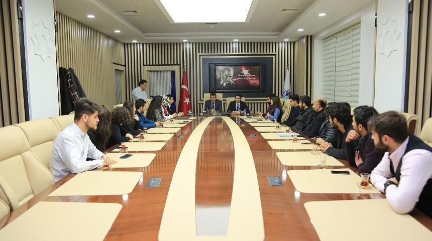 Başkan G&uuml;rkan Gen&ccedil;lerle Bir Araya Geldi