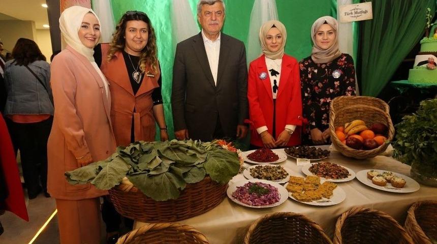 &ldquo;ko-mek&rsquo;le G&ouml;n&uuml;lden Renkler&rdquo; Sergisi Başiskele&rsquo;de