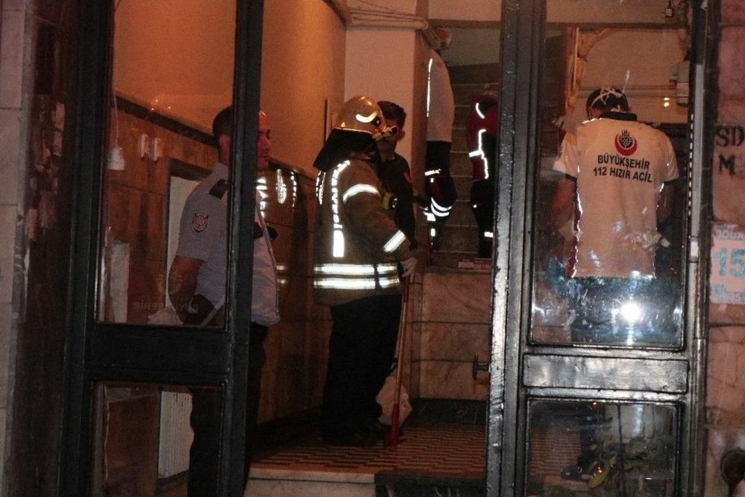 Fatih&rsquo;te Cinayet... Daireden &Ccedil;ıkan Koku Cinayeti Ortaya &Ccedil;ıkardı