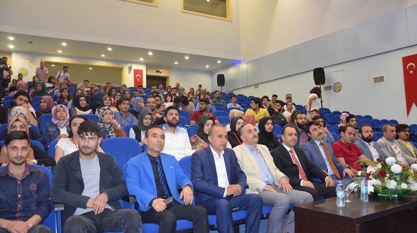 &Uuml;niversite &Ouml;ğrencilerine Ayakkabı Boyacılığından Zirveye &Ccedil;ıkışını Anlattı