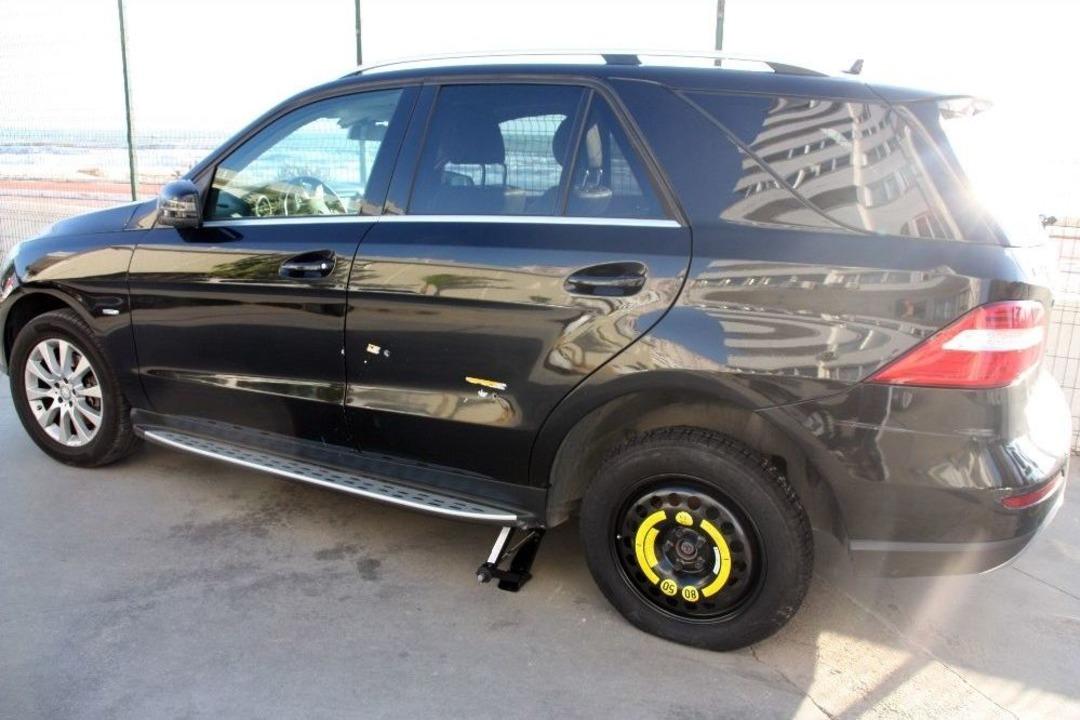 Mersin&rsquo;de Eski Belediye Başkanının Aracı Kurşunlandı