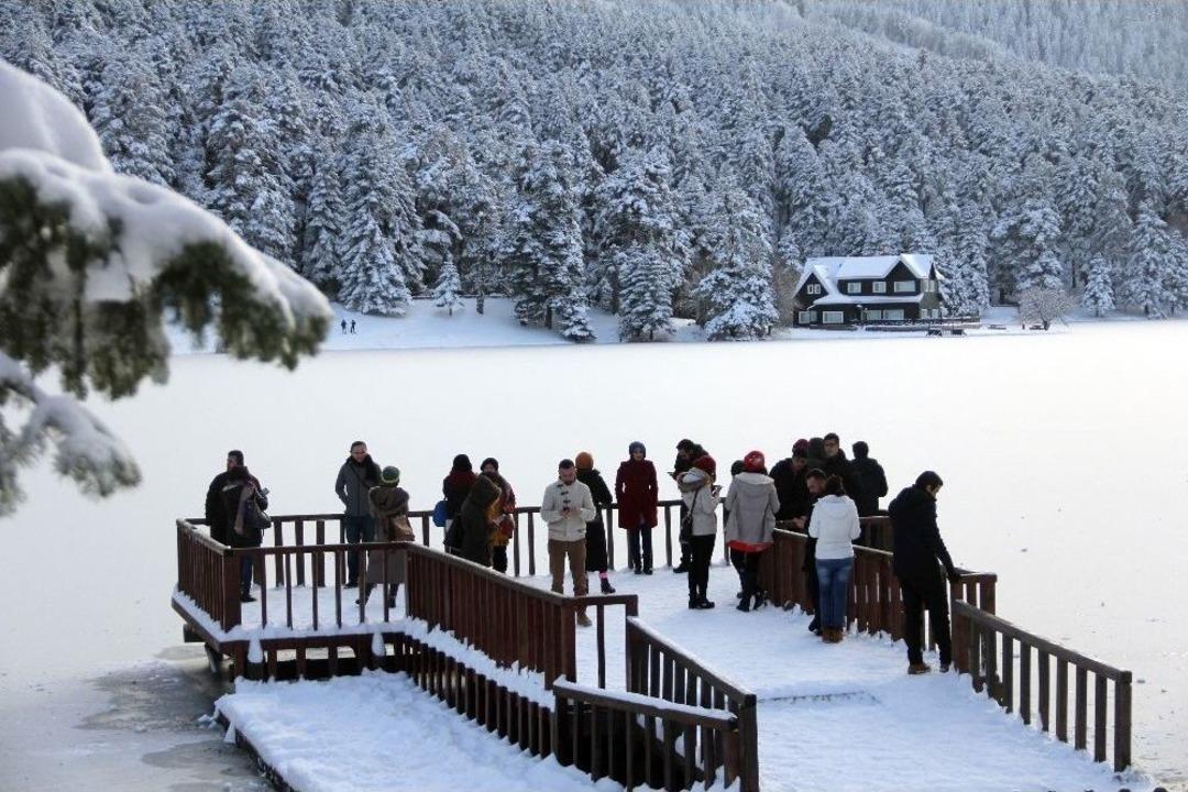 G&ouml;lc&uuml;k Tabiat Parkı&rsquo;ndaki G&ouml;l Buz Tuttu