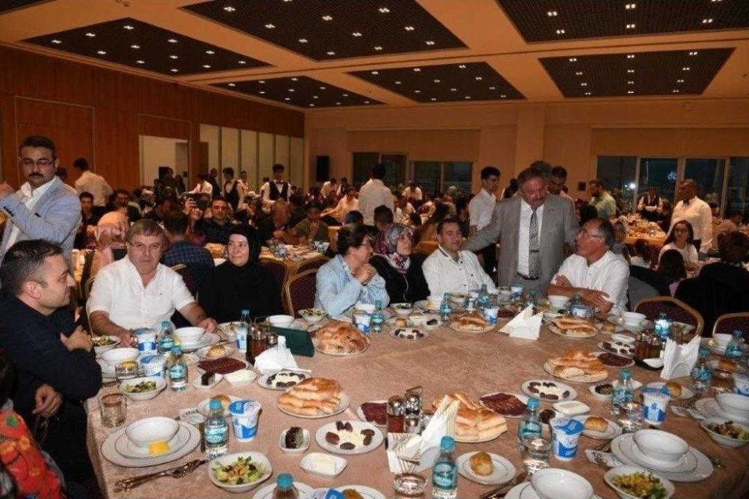 Kayseri Osb Y&ouml;netimi Ve &Ccedil;alışanları İftar Yemeğinde Buluştu