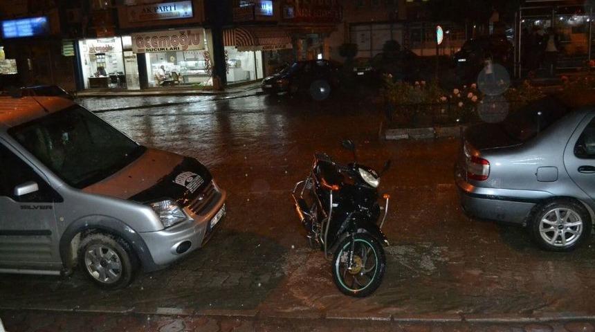 Şuhut&rsquo;ta Sağanak Yağış Etkili Oldu