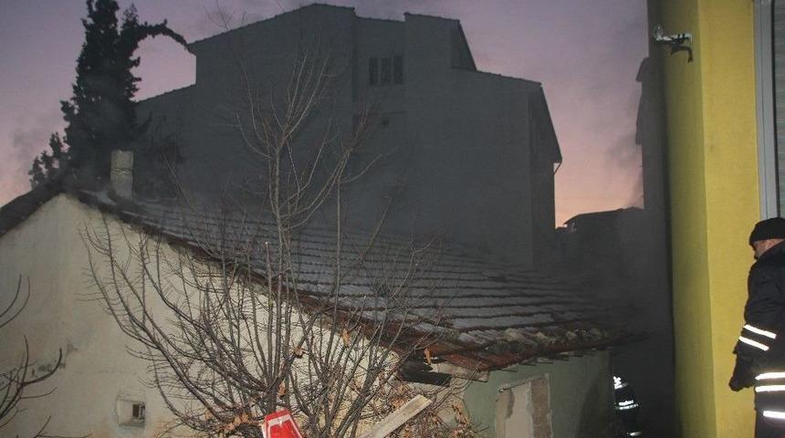 Metruk Evde Yangın Çıktı