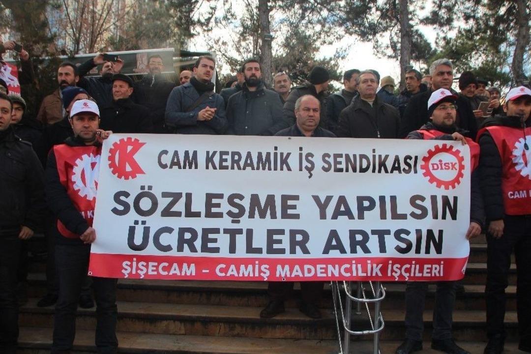 Fabrika İş&ccedil;ileri Aileleriyle Beraber Eylem Yaptı