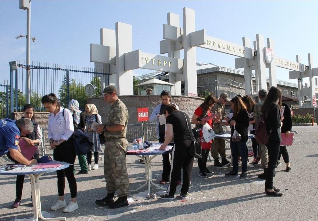 Astsubay Olmak İ&ccedil;in Ter D&ouml;ken Gen&ccedil; Kızların Heyecanına İha Ortak Oldu