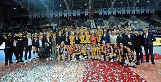 Kupa Voley’de Şampiyon Vakıfbank