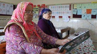 80’lik Ninelerin Okuma Azmi