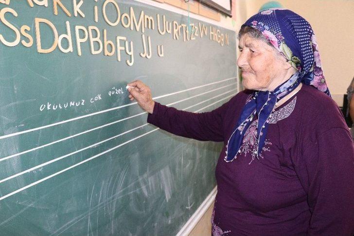 80’lik Ninelerin Okuma Azmi G2