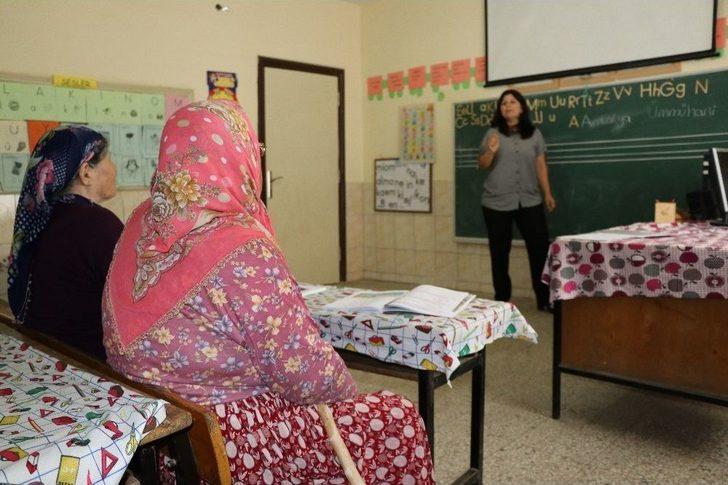 80’lik Ninelerin Okuma Azmi G3