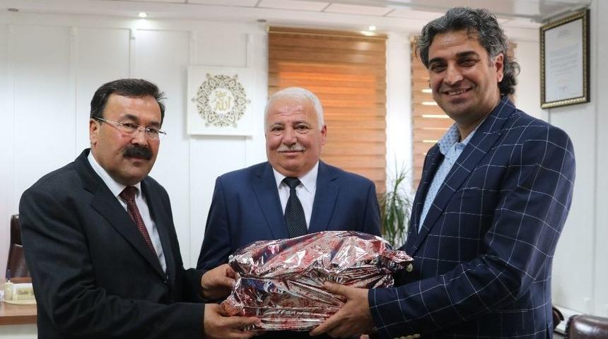 Kalp Krizi Ge&ccedil;iren Yolcuyu Hastaneye Yetiştiren S&uuml;r&uuml;c&uuml;ye &Ouml;d&uuml;l