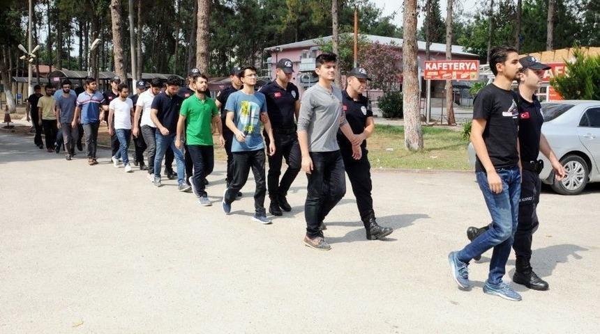 Adana’da Fetö’ye Yönelik Operasyonda Gözaltına Alınan 12 Kişi Adliyeye Sevk Edildi