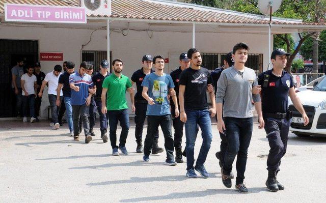 Adana’da Fetö’ye Yönelik Operasyonda Gözaltına Alınan 12 Kişi Adliyeye Sevk Edildi