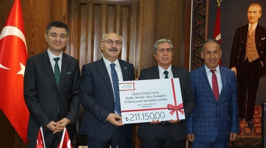Aydın Valiliğinden Amat&ouml;r Spora 211 Bin Liralık Malzeme Desteği