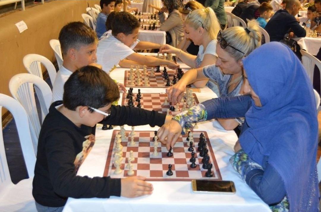 Santran&ccedil;ta Velilerin Rakibi &Ccedil;ocukları Oldu