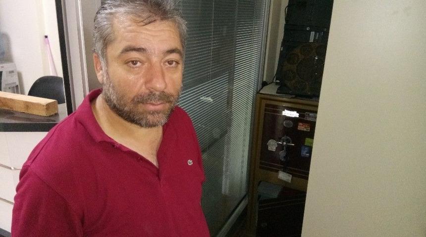 (özel) Kadir Gecesi’nde Önce Kur’an-ı Kerim’i Öpüp Sonra Soygun Yapan Hırsızlar Kamerada