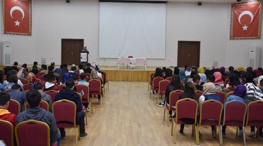 Yazar Yıldız Ramazanoğlu, Muş&rsquo;ta &Ouml;ğrencilerle Buluştu