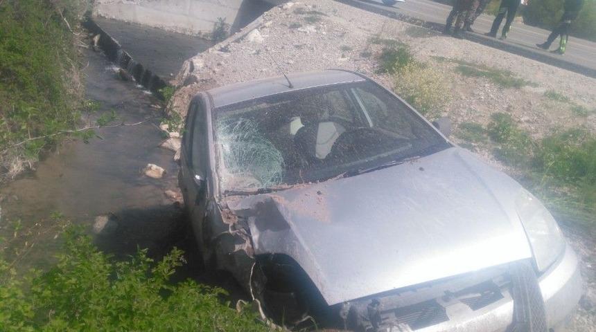 Konya&rsquo;da Otomobil Kanala D&uuml;şt&uuml;: 1 Yaralı